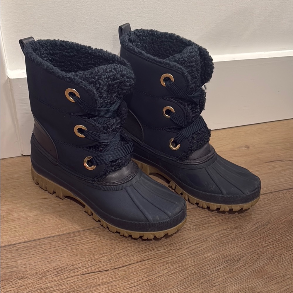 Cozy Navy Tommy Hilfiger Snow Boots with Warm Lining